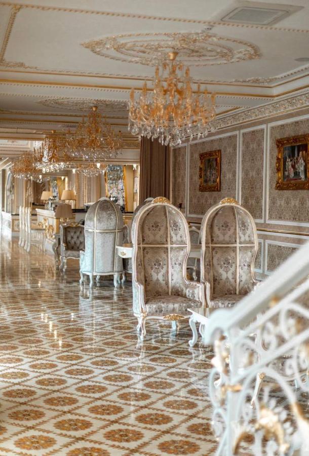 Hotel Grand Aristocrate Dubovtsy Exteriör bild