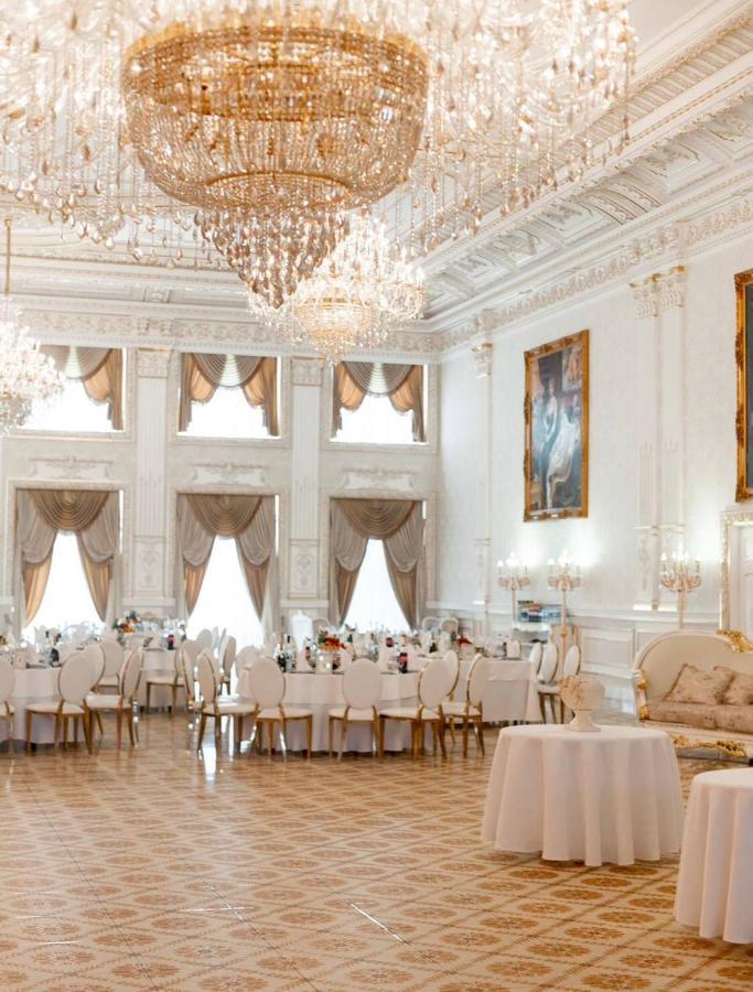Hotel Grand Aristocrate Dubovtsy Exteriör bild
