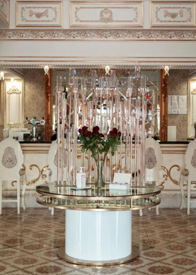 Hotel Grand Aristocrate Dubovtsy Exteriör bild