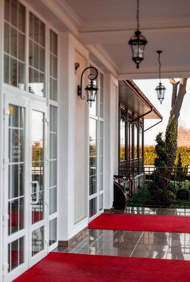 Hotel Grand Aristocrate Dubovtsy Exteriör bild