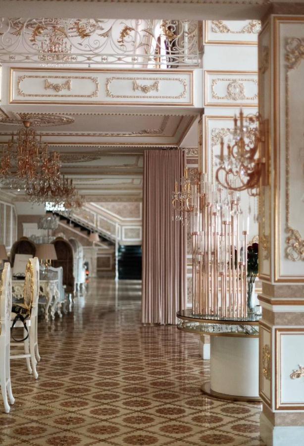 Hotel Grand Aristocrate Dubovtsy Exteriör bild