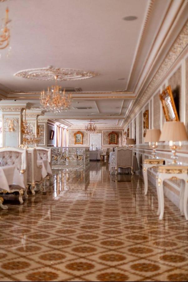 Hotel Grand Aristocrate Dubovtsy Exteriör bild