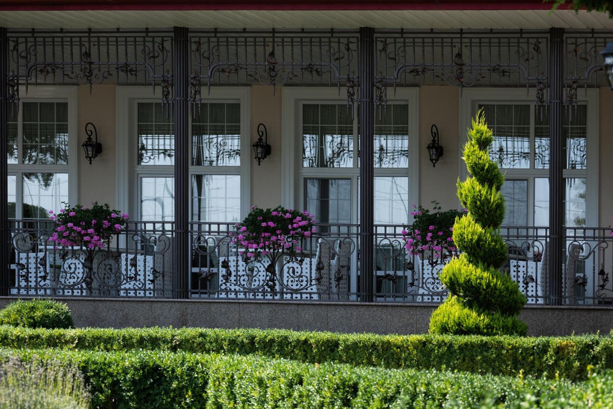 Hotel Grand Aristocrate Dubovtsy Exteriör bild