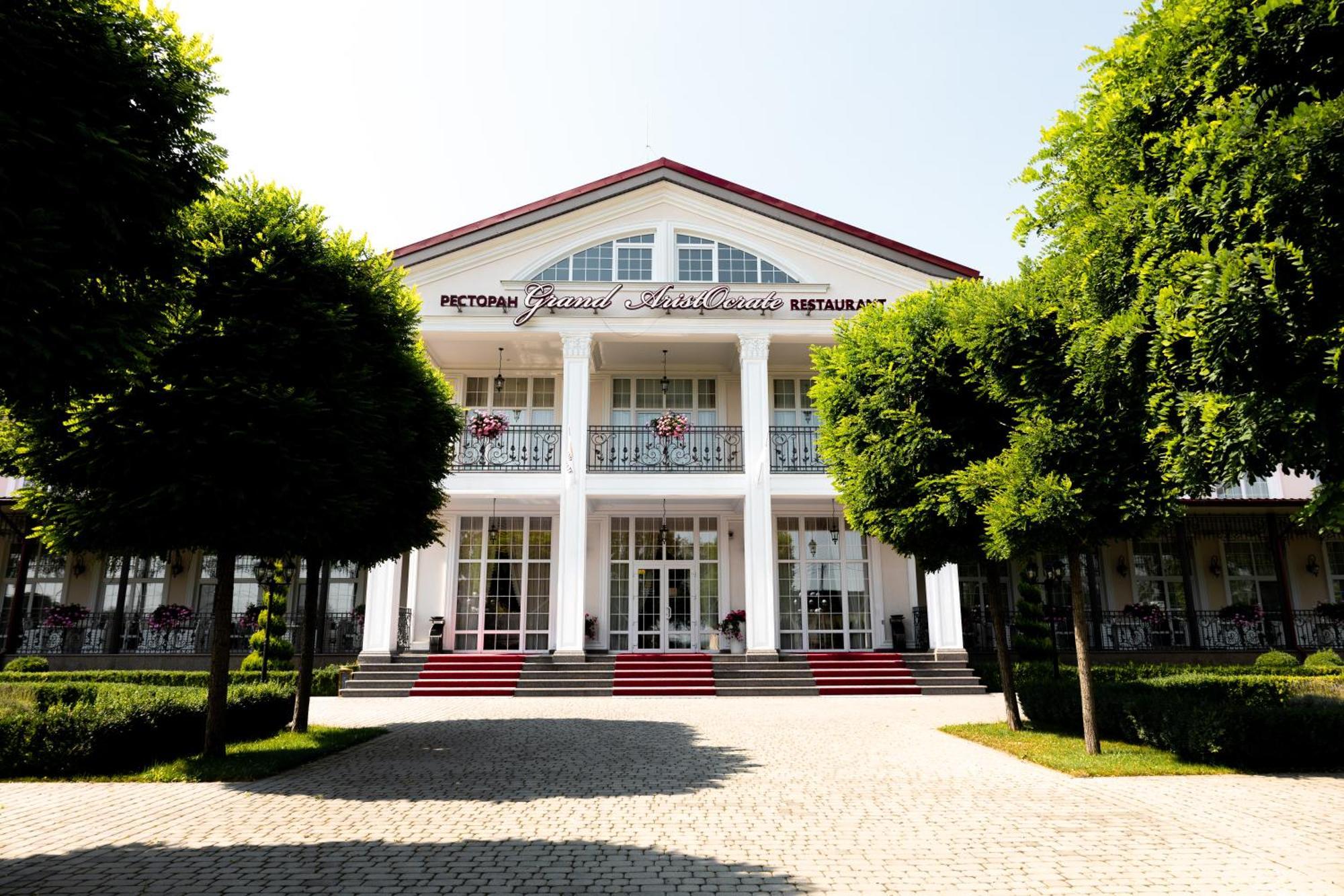 Hotel Grand Aristocrate Dubovtsy Exteriör bild