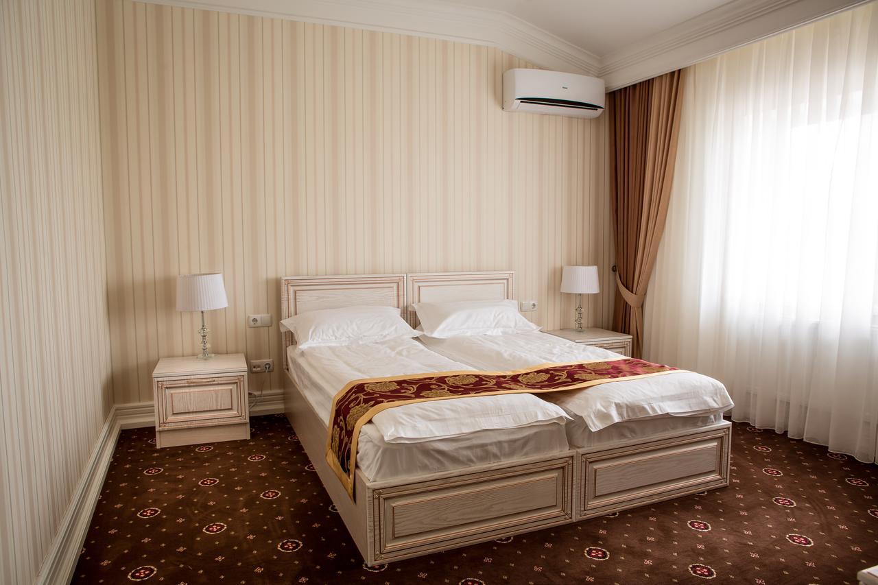 Hotel Grand Aristocrate Dubovtsy Exteriör bild