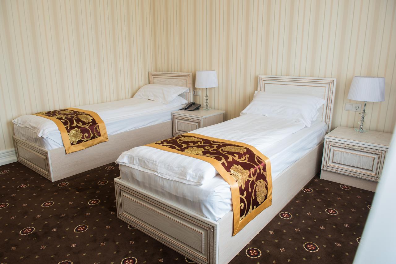 Hotel Grand Aristocrate Dubovtsy Exteriör bild